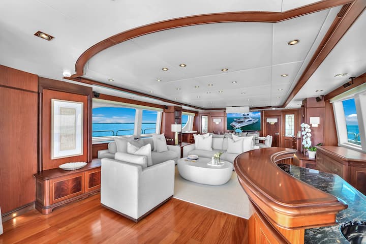 Luxury 105' Azimut Yacht – Ultimate Charter Escape - Miami, FL