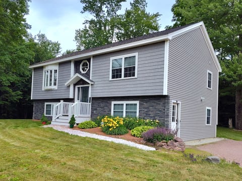 Cozy 4-BR house 
20 min to Smuggler's Notch
Resort
