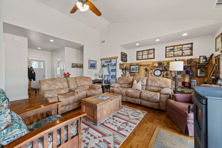 Kern River Unique River Front Home - Kernville, CA