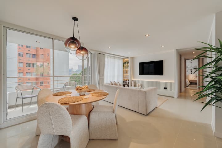 Ep| Luxury Apt, Desk, Dryer,balcony,well Located - Medellín