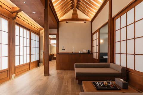 Top-earning Airbnb listing in Namwon-si, 2 bedrooms