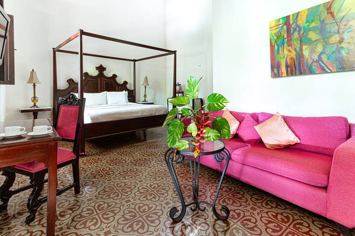 Room 2 King-Bed Room with Fast Wi-Fi