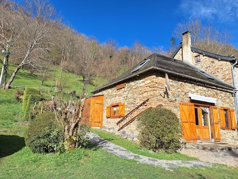 Quiet mountain cottage with spectacular views