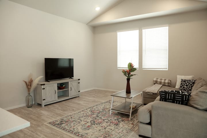 Fort Collins | 2br 2ba | Close To Csu And Old Town - Fort Collins, CO