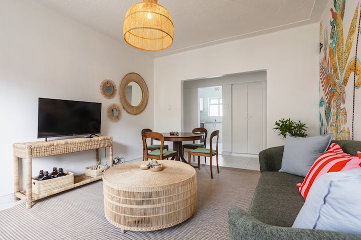 African-inspired 2br In Heart Of Three Anchor Bay - Camps Bay