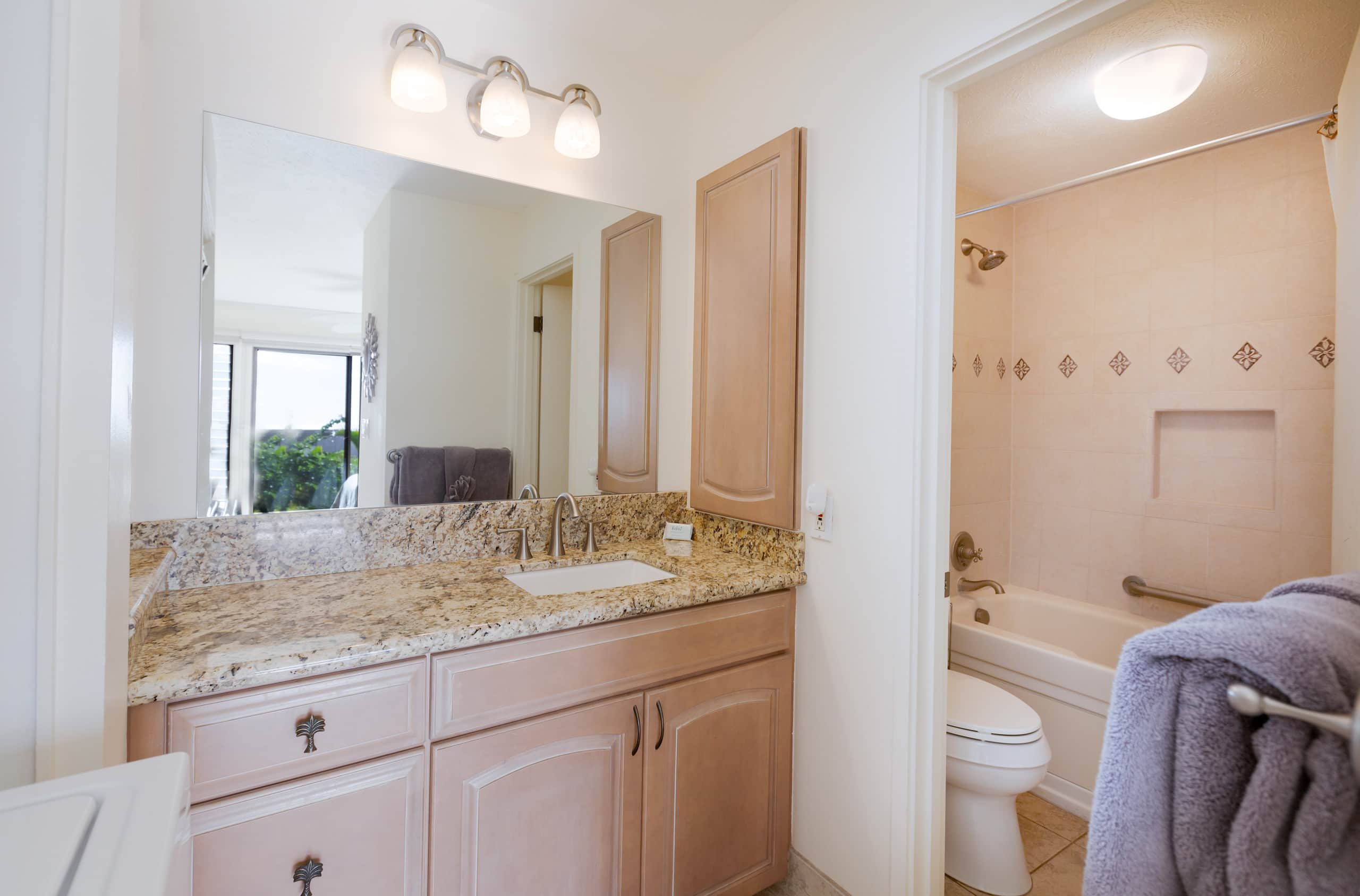 Condo in Kihei · ★4.7 · 2 bedrooms · 3 beds · 2 private baths - Image 14