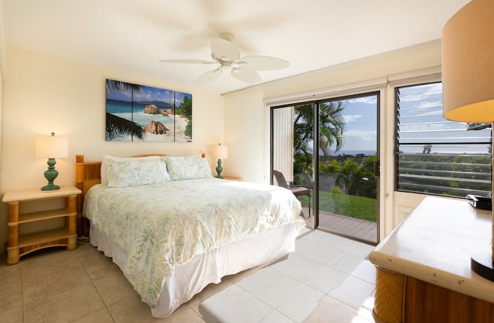 ห้องนอนใหญ่และลาไนส่วนตัวพร้อมวิวทะเลแบบพาโนรามาวิว Molokini, Kaho'olawe และ Lana'i