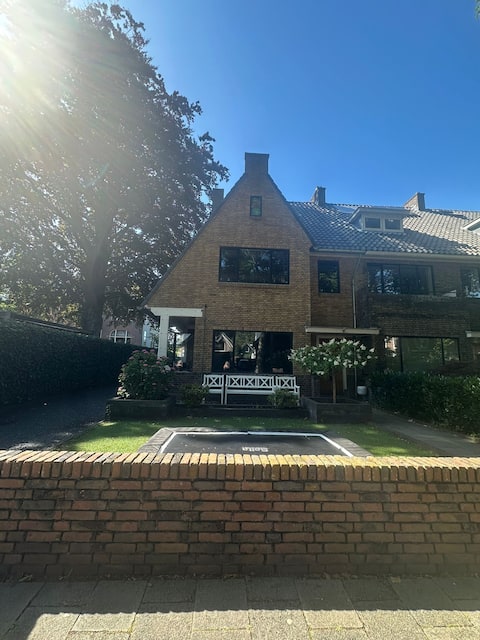 Sunny family home near beach, city of The Hague & Mall