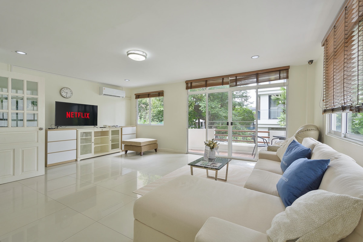 Urban Loft 5BR near Emsphere