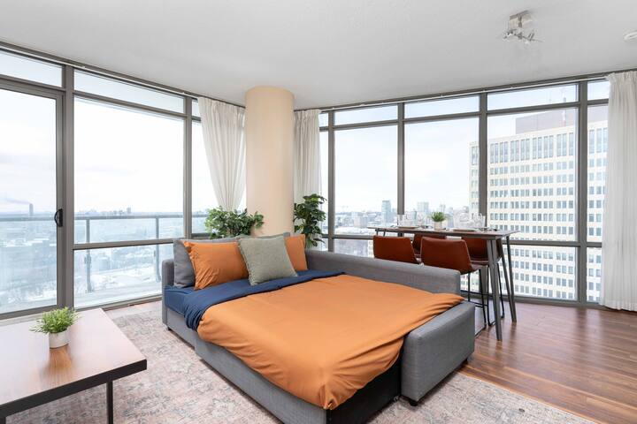 Elegant 2BDR 2BA Condo Near UofT Sofa Bed! gallery image 5