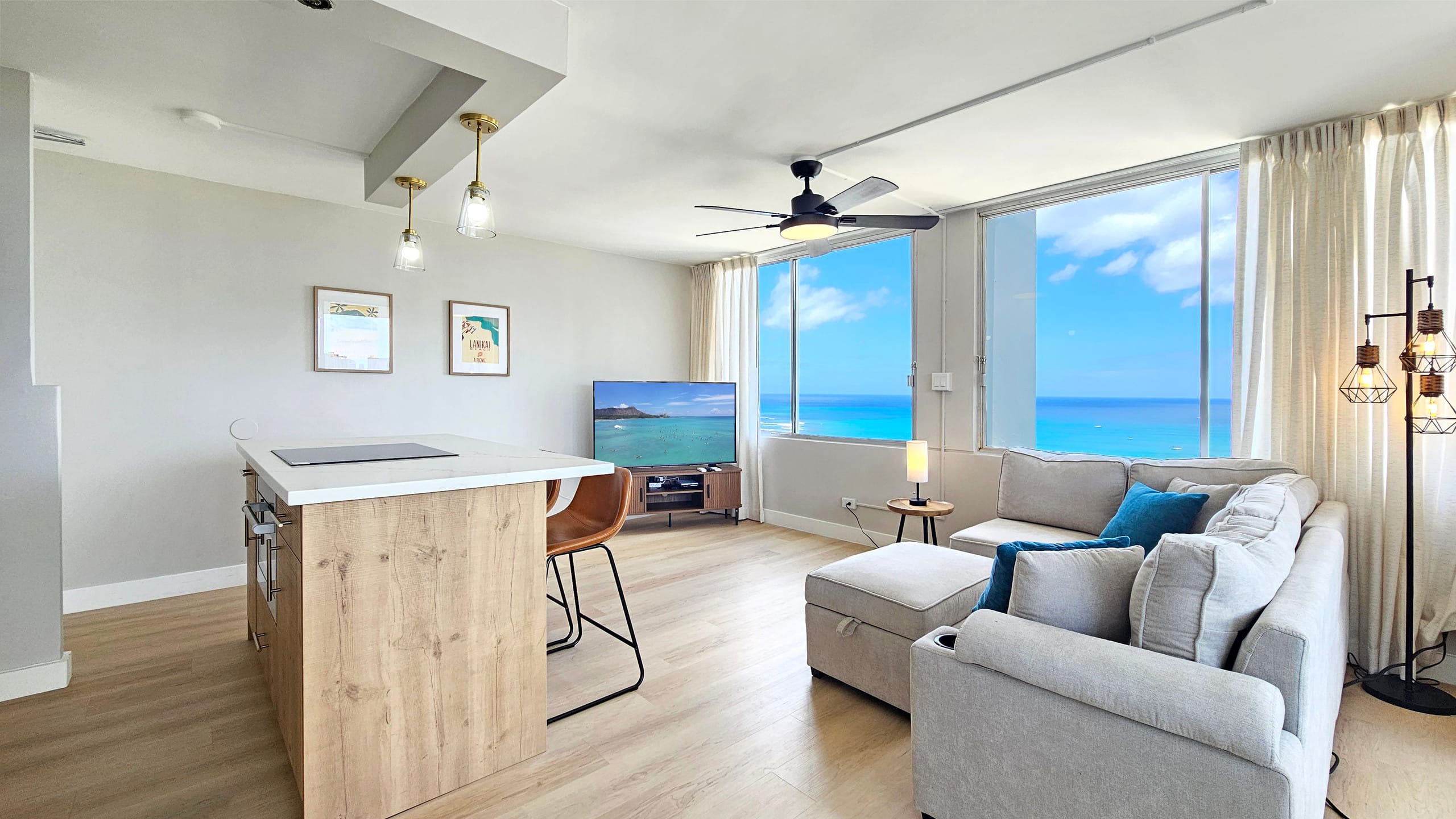 24th Floor King bed Modern 1 Bedroom Condo w/pool - Image 1