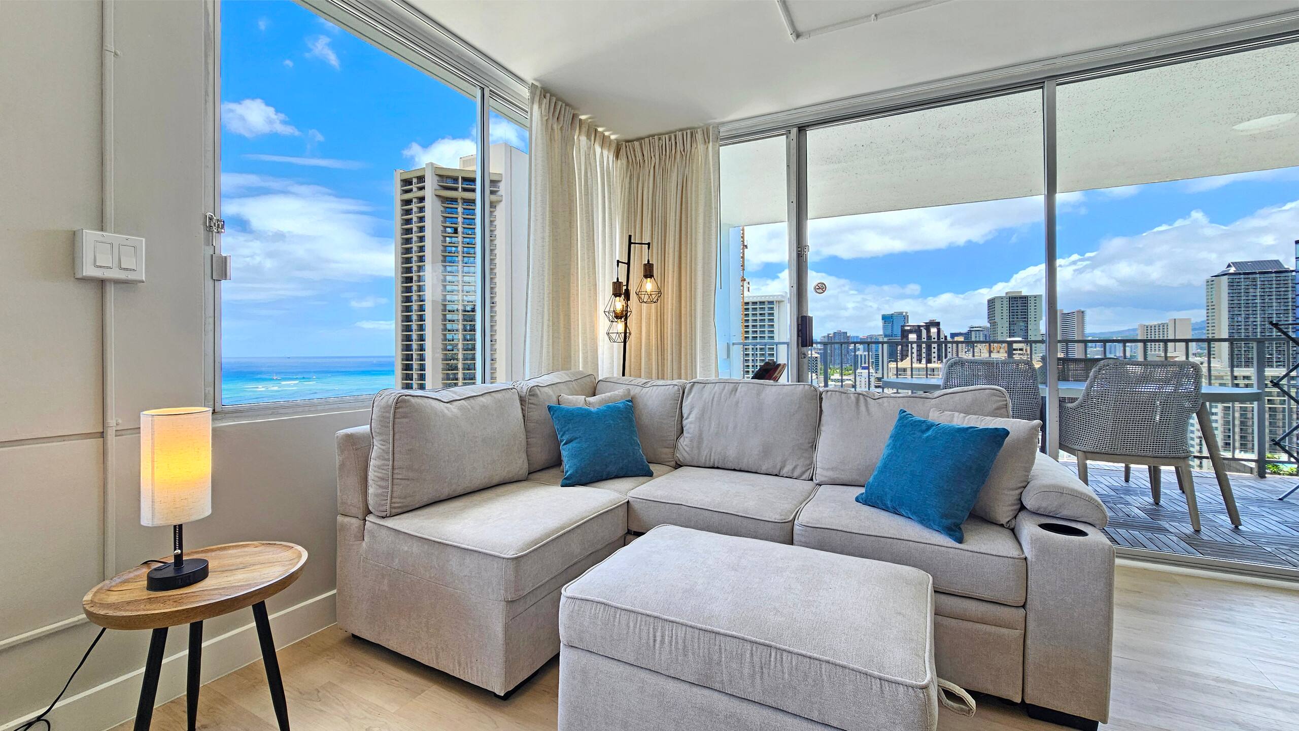 24th Floor King bed Modern 1 Bedroom Condo w/pool - Image 6