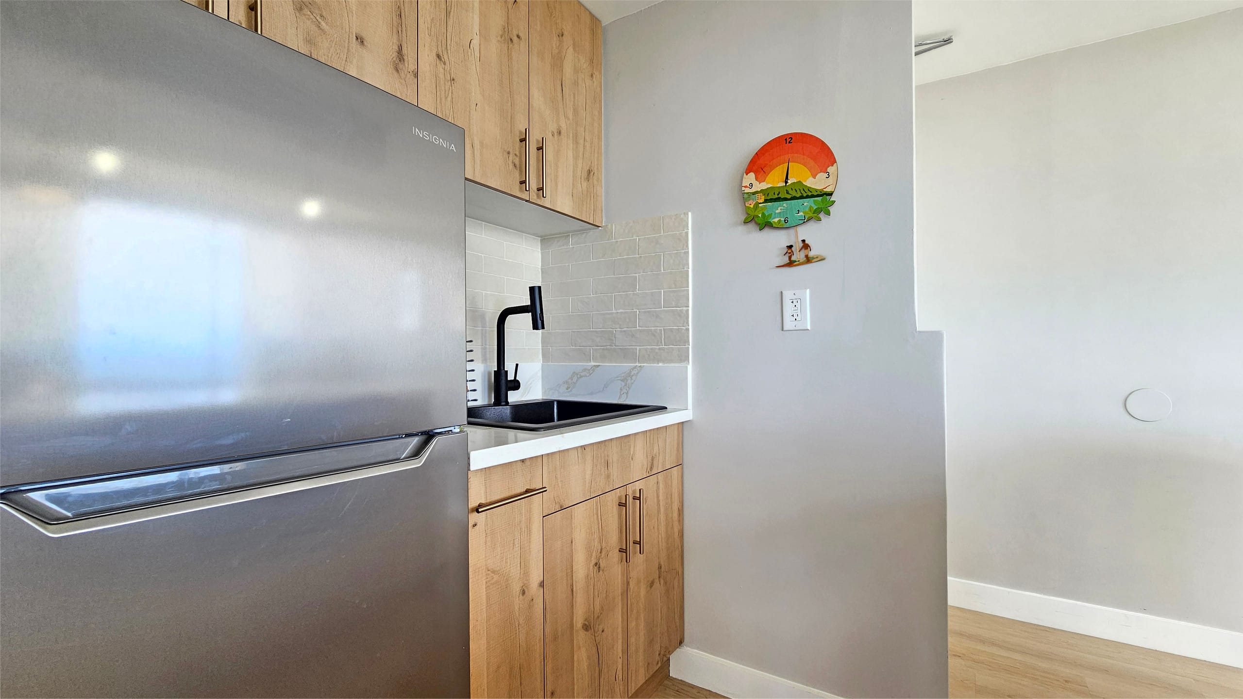 24th Floor King bed Modern 1 Bedroom Condo w/pool - Image 7