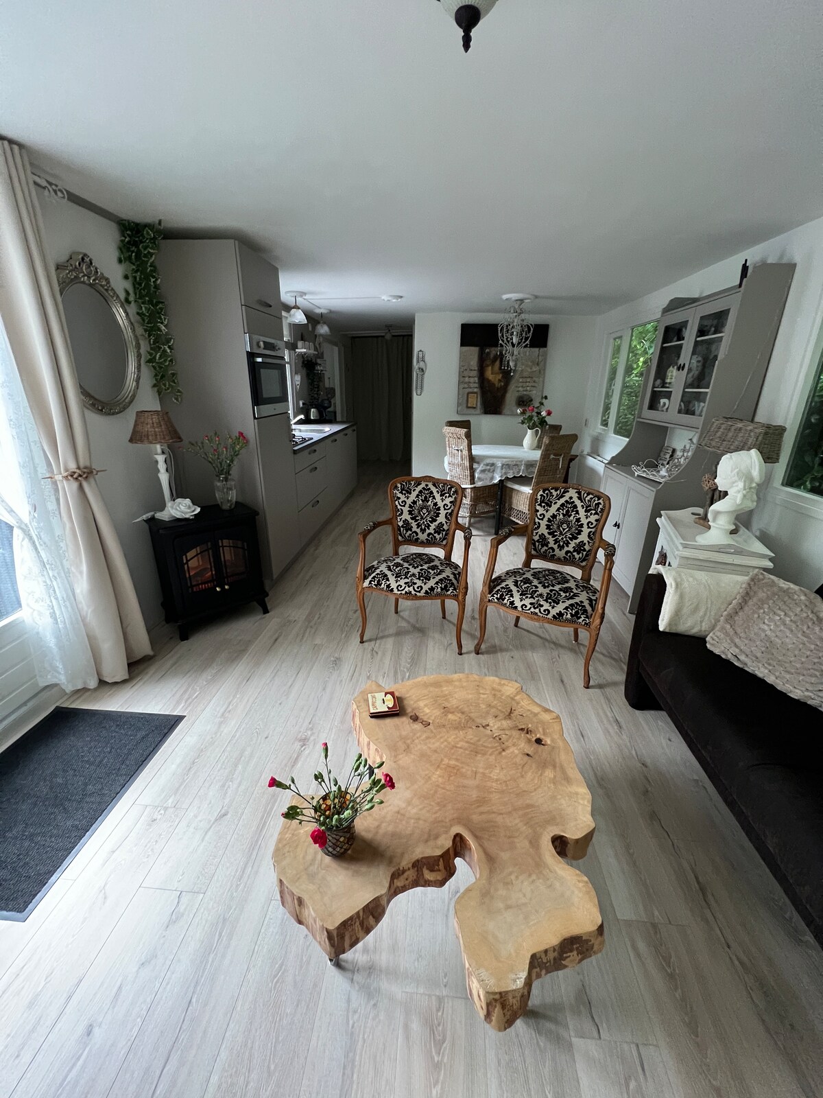 Top Airbnb: Chalet Royal romantic, unique and private! in Wijk 01 Bosgebied En Krachtighuizen