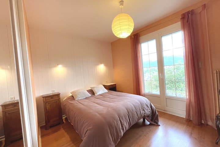 ห้องนอนพร้อมเตียง 140x190
ทางเข้าดาดฟ้า
Annecy View & Mountains