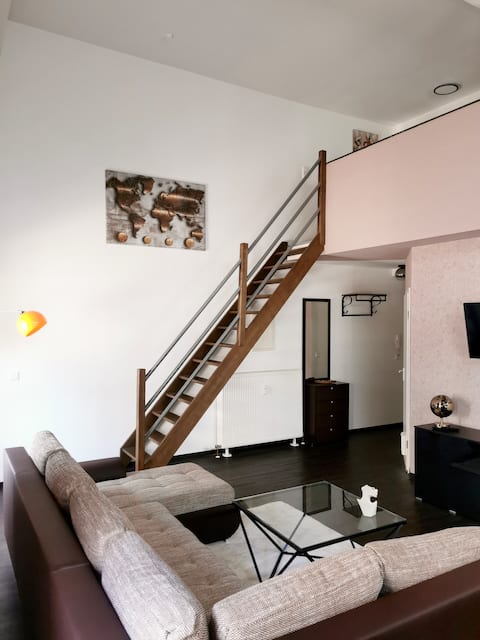 Top Airbnb: Charming Loft - 2 min to central station in Stadtkern