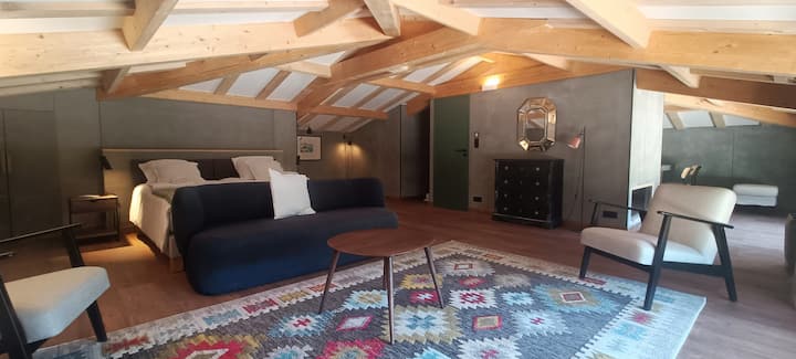 加大双人床、更衣室、客厅、工作区、卫生间。 