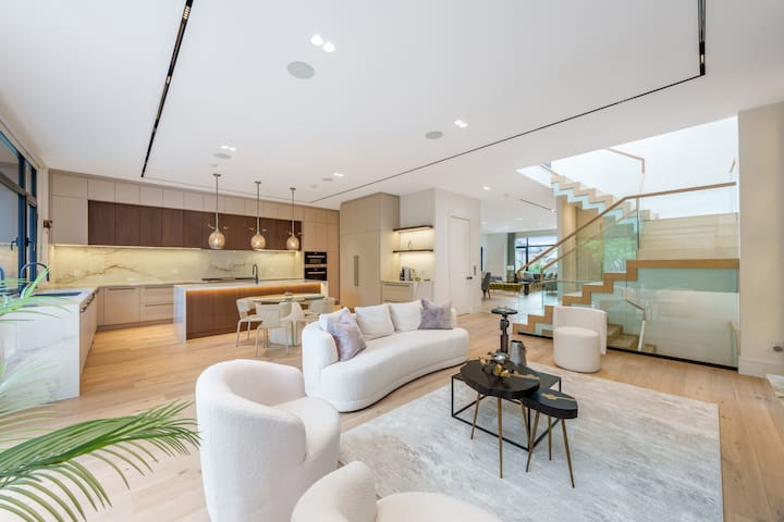 Exclusive Modern Luxury 5BDRM Home~Leaside