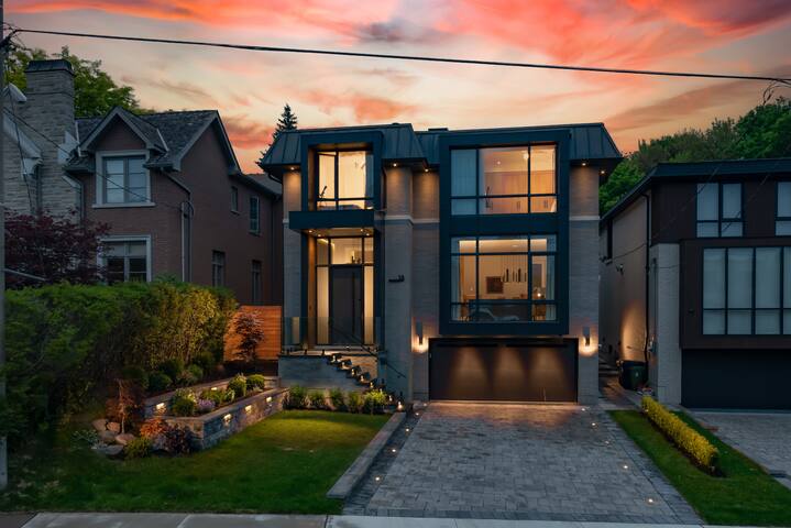 Exclusive Modern Luxury 5BDRM Home~Leaside gallery image 5