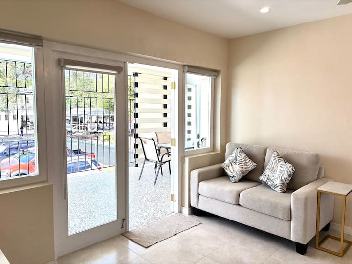 Central Locale | Well Equipped | Modern - Bridgetown