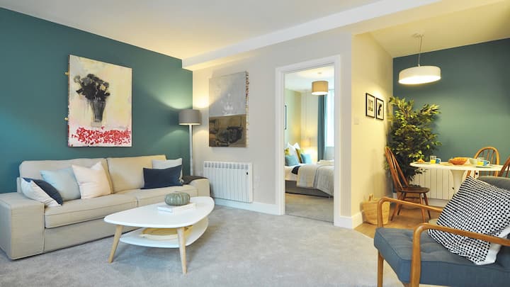 Quiet Central Style, Trident Ct - Taunton