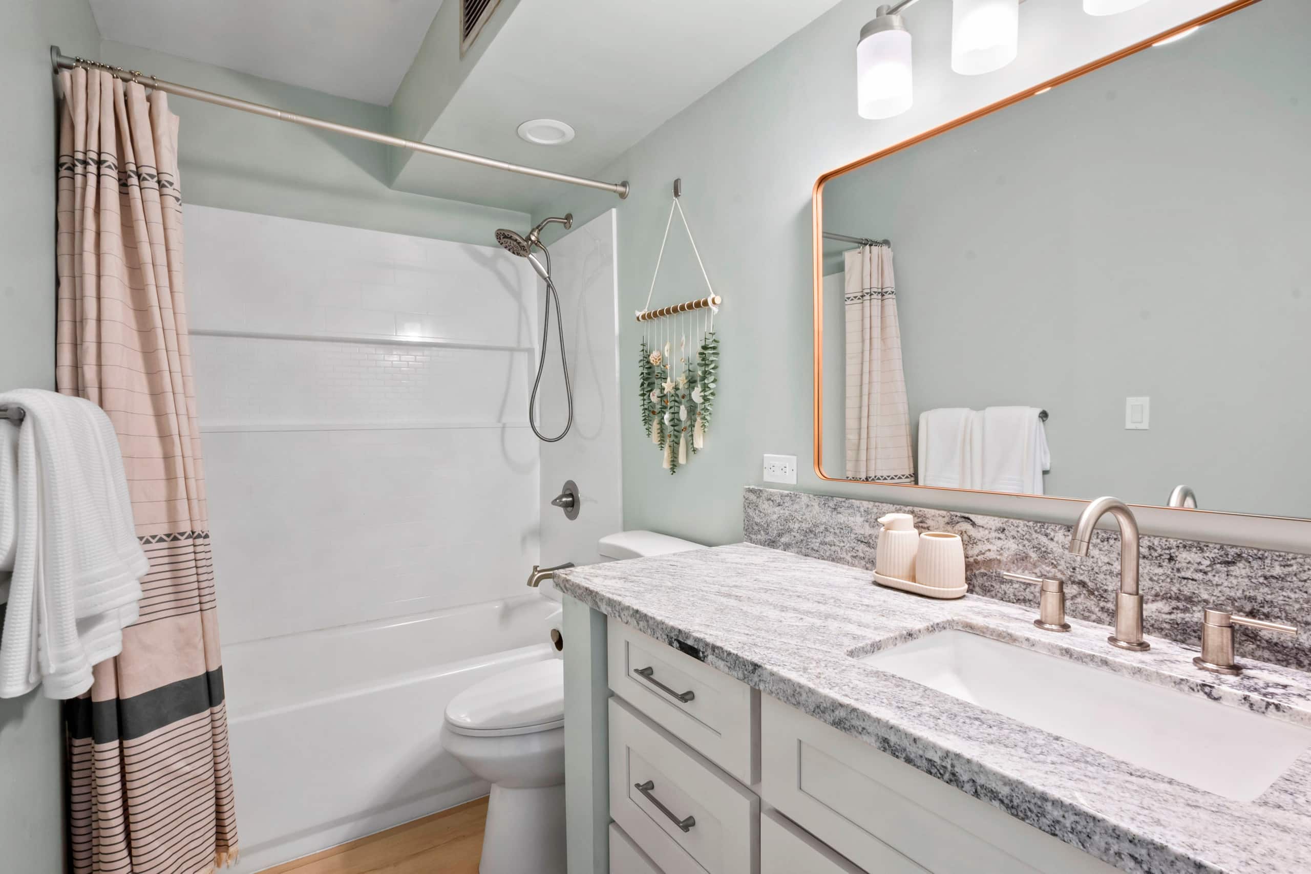 Steps to Sand & Surf - Fully Renovated Condo - Image 10