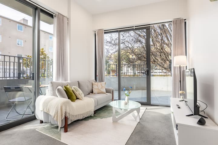 @Sunny Lyneham Stay – Courtyard, Gym & Parking - Canberra