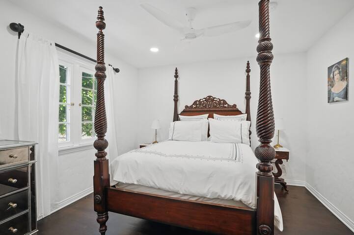 Spanish Oasis in The Heart of Weho gallery image 2