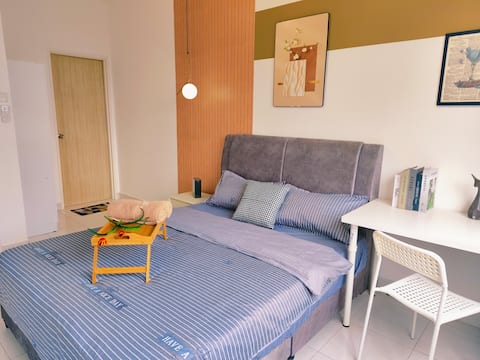 kulai 3B9Pax near mall/senai airport smart tv wifi