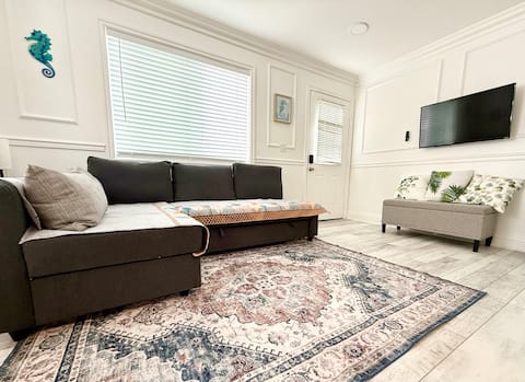 Top Airbnb: Seahorse Beach Cottage in San Diego