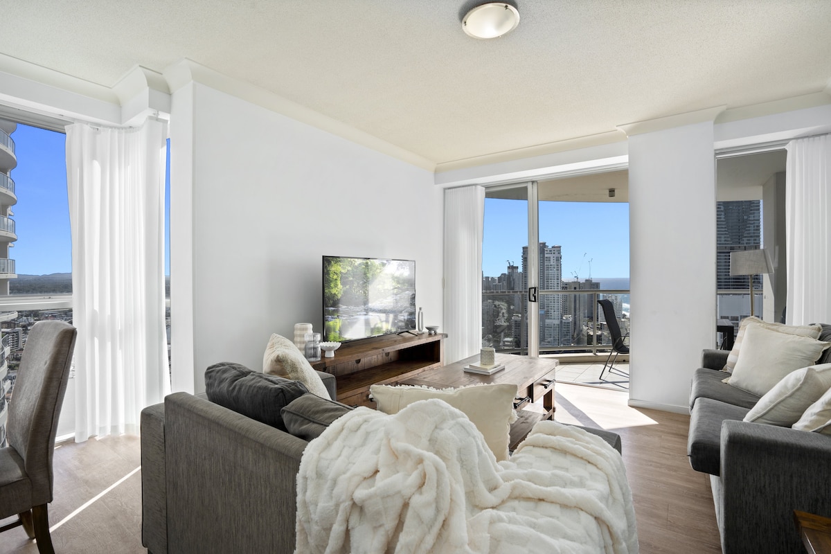 Ervaar het luxe leven terwijl je in deze elegante woonkamer zit