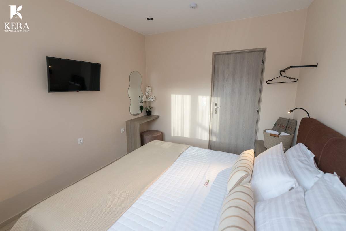 Villa de lujo Kera Koxare - Dormitorio 1 con cama tamaño queen