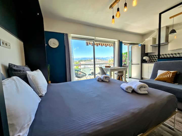 საწოლი (152×203 სმ) და ტახტი/დივანი