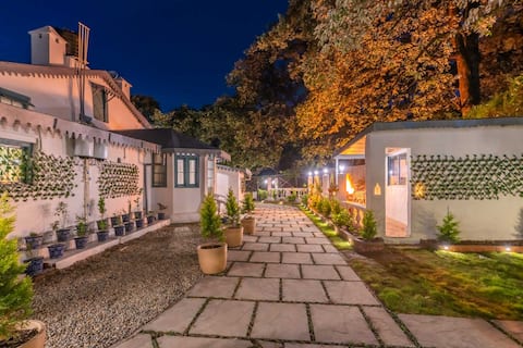 4BR Vintage Emily's w/Parking, Chef, Wifi & BBQ