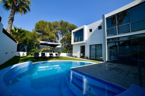 Villa Alvor T4-W/pool-Steps to Beach-Pet Friendly