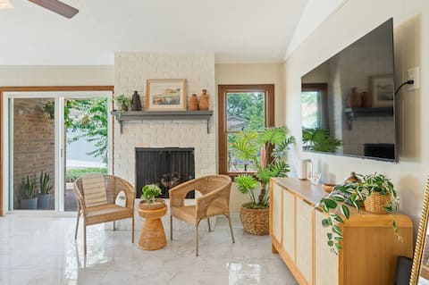 Top performing Airbnb: 3BR/2BA Artisan Home Near Galleria/Bellaire/Dntwn in Mid West