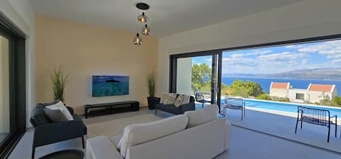 Popular Airbnb listing: 25m2 Pool, 550m to beach, Fabulous Views in Splitska