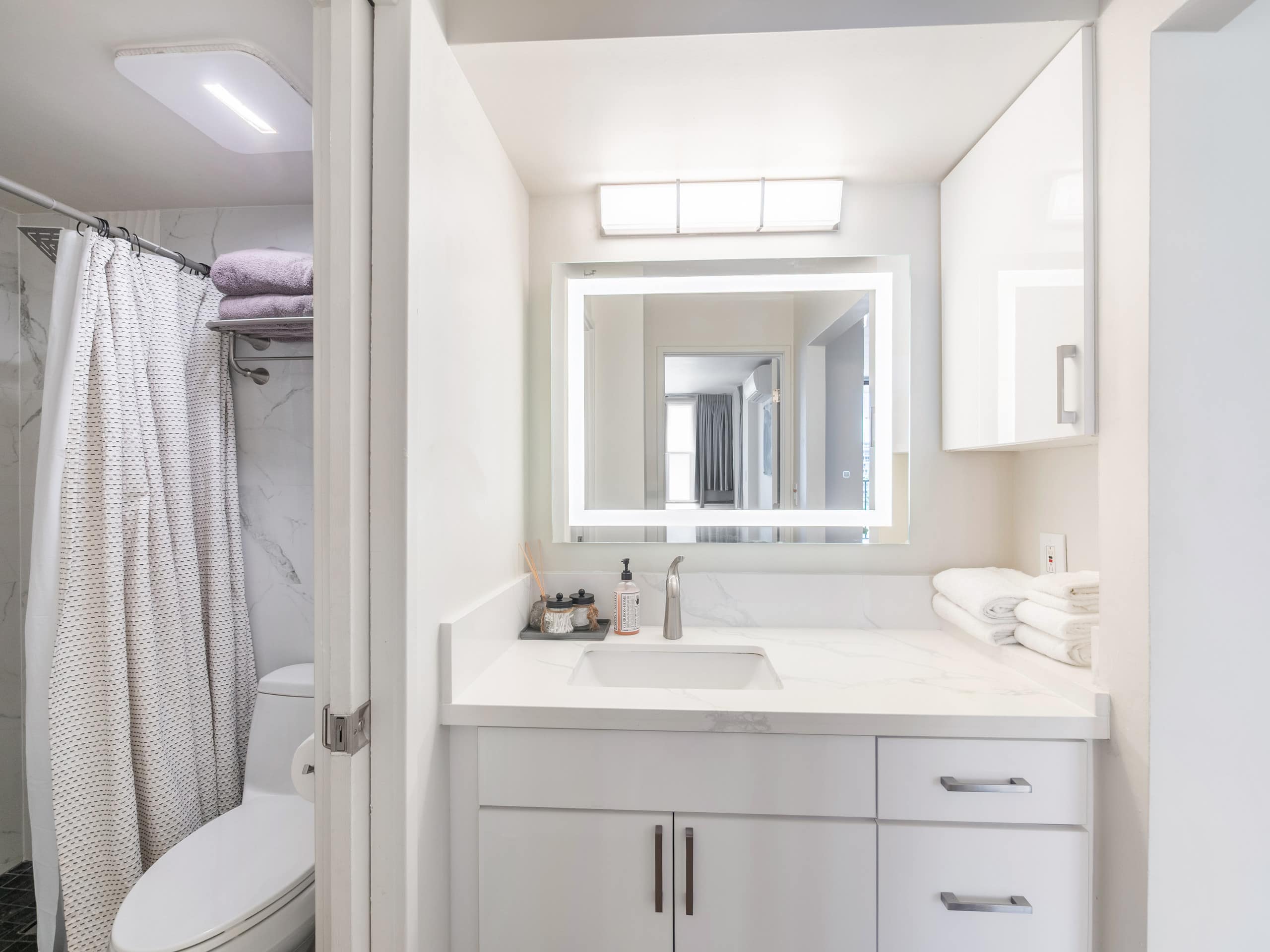 Clean Renovated 1bdrm Waikiki Banyan w/parking - Image 30