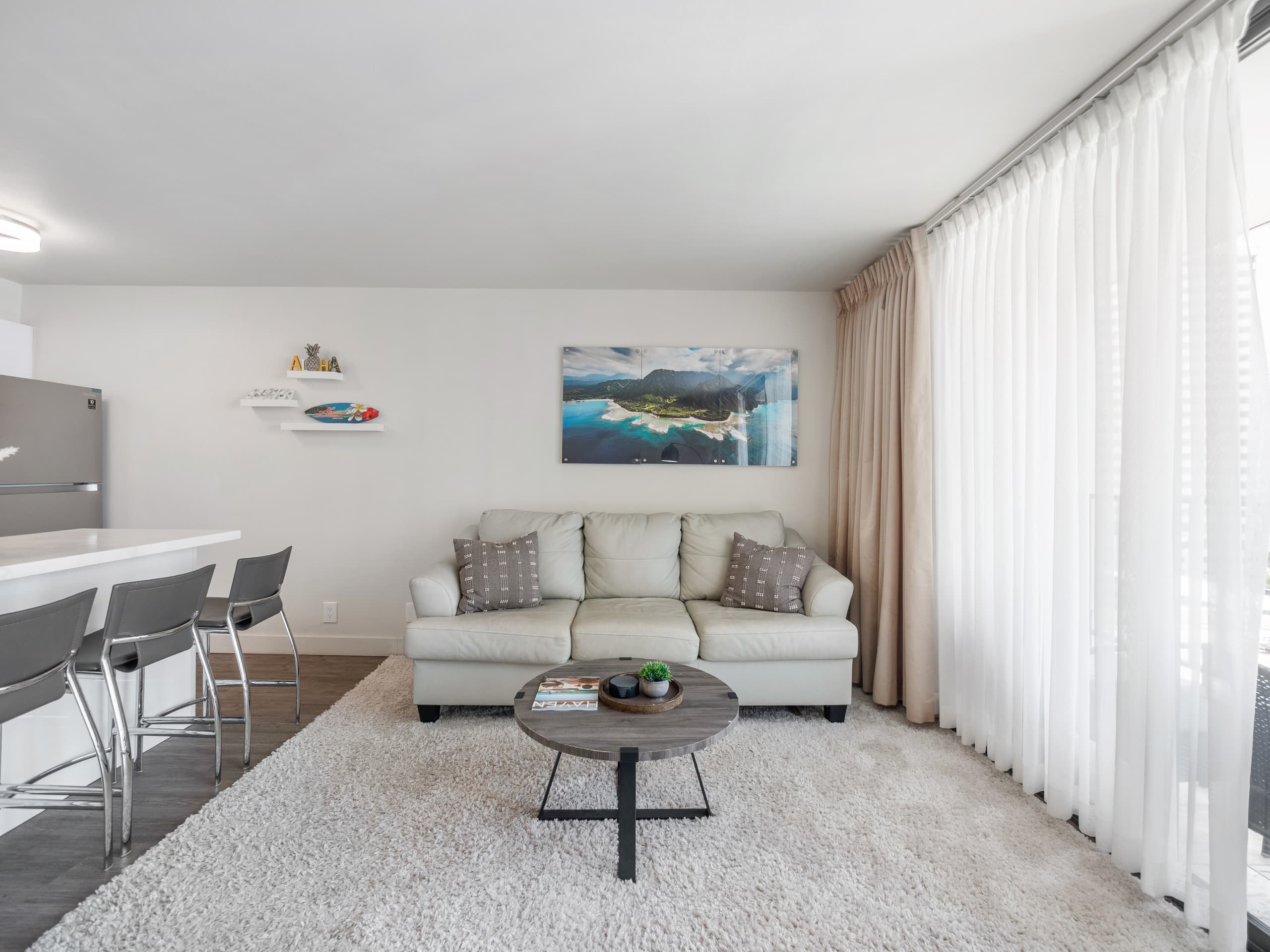 Clean Renovated 1bdrm Waikiki Banyan w/parking - Image 8