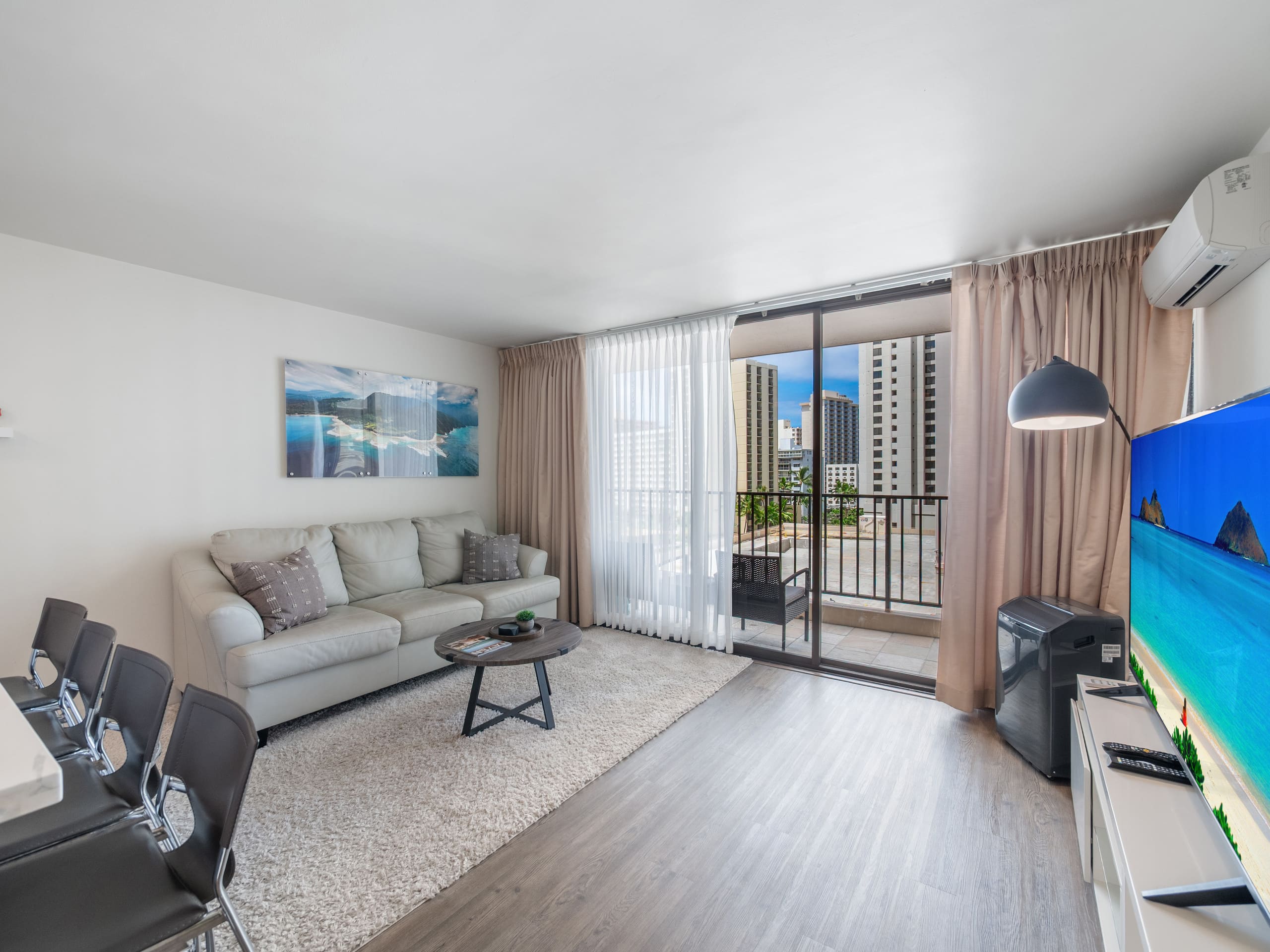 Clean Renovated 1bdrm Waikiki Banyan w/parking - Image 3