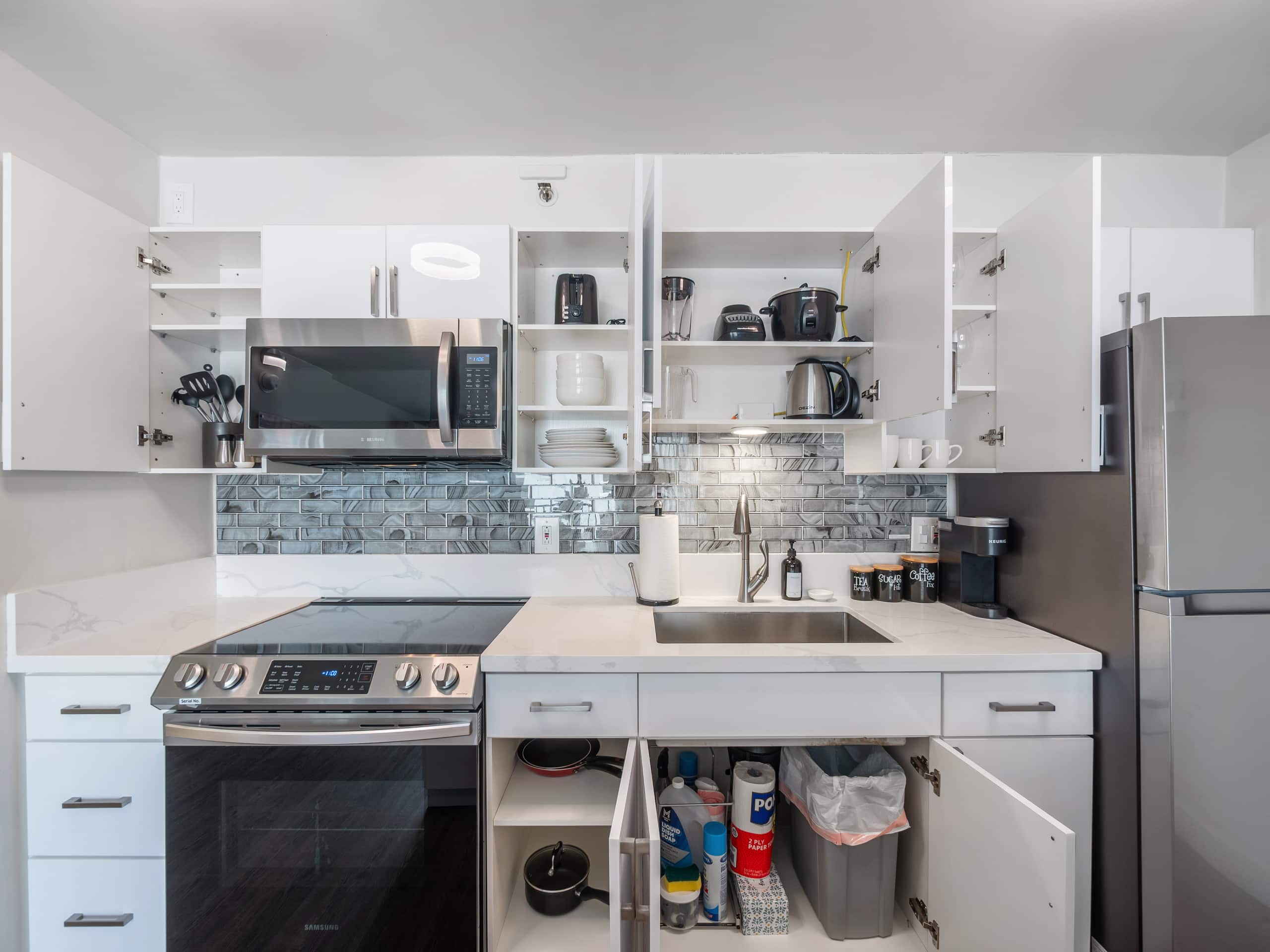 Clean Renovated 1bdrm Waikiki Banyan w/parking - Image 18