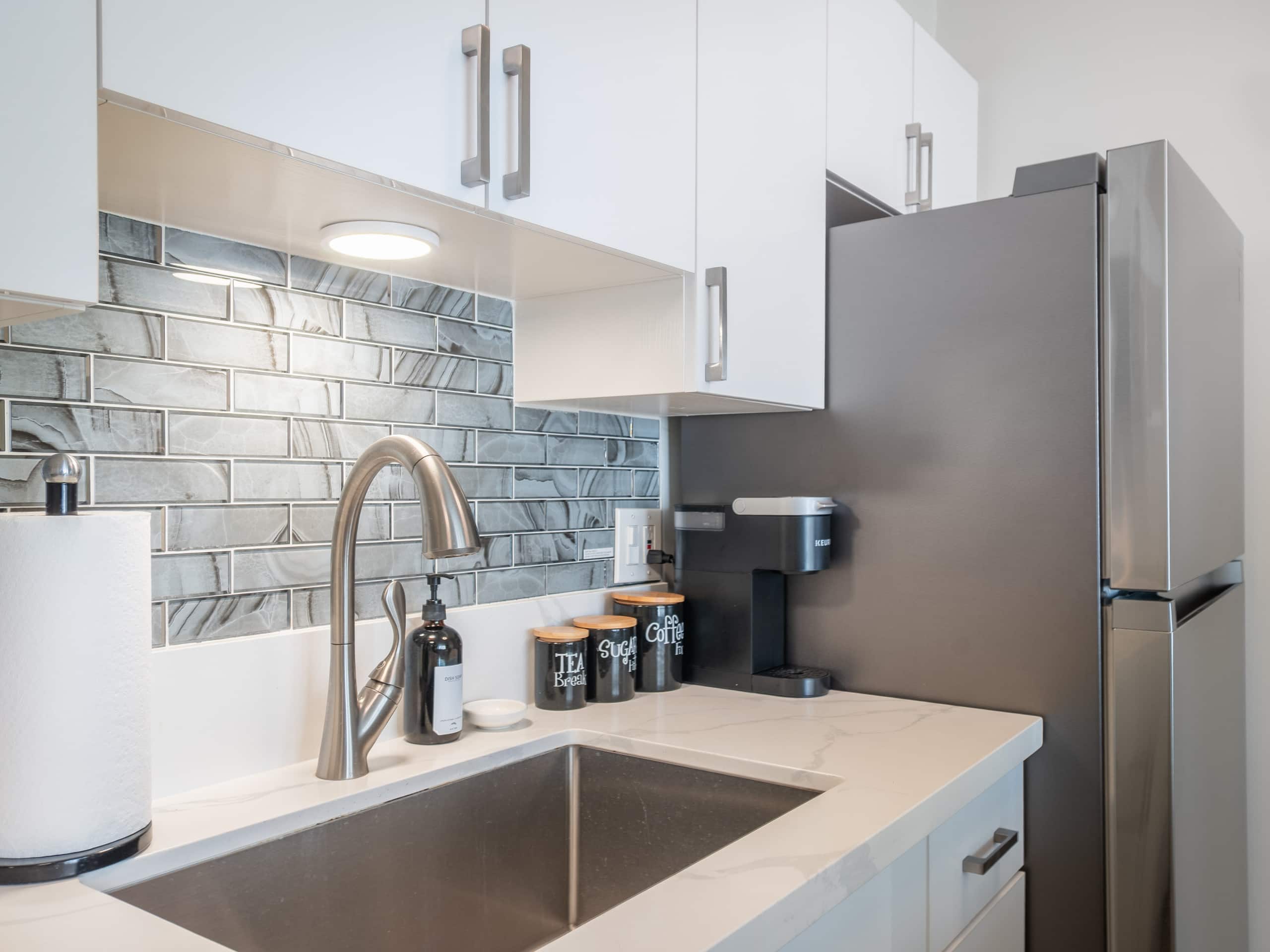 Clean Renovated 1bdrm Waikiki Banyan w/parking - Image 21
