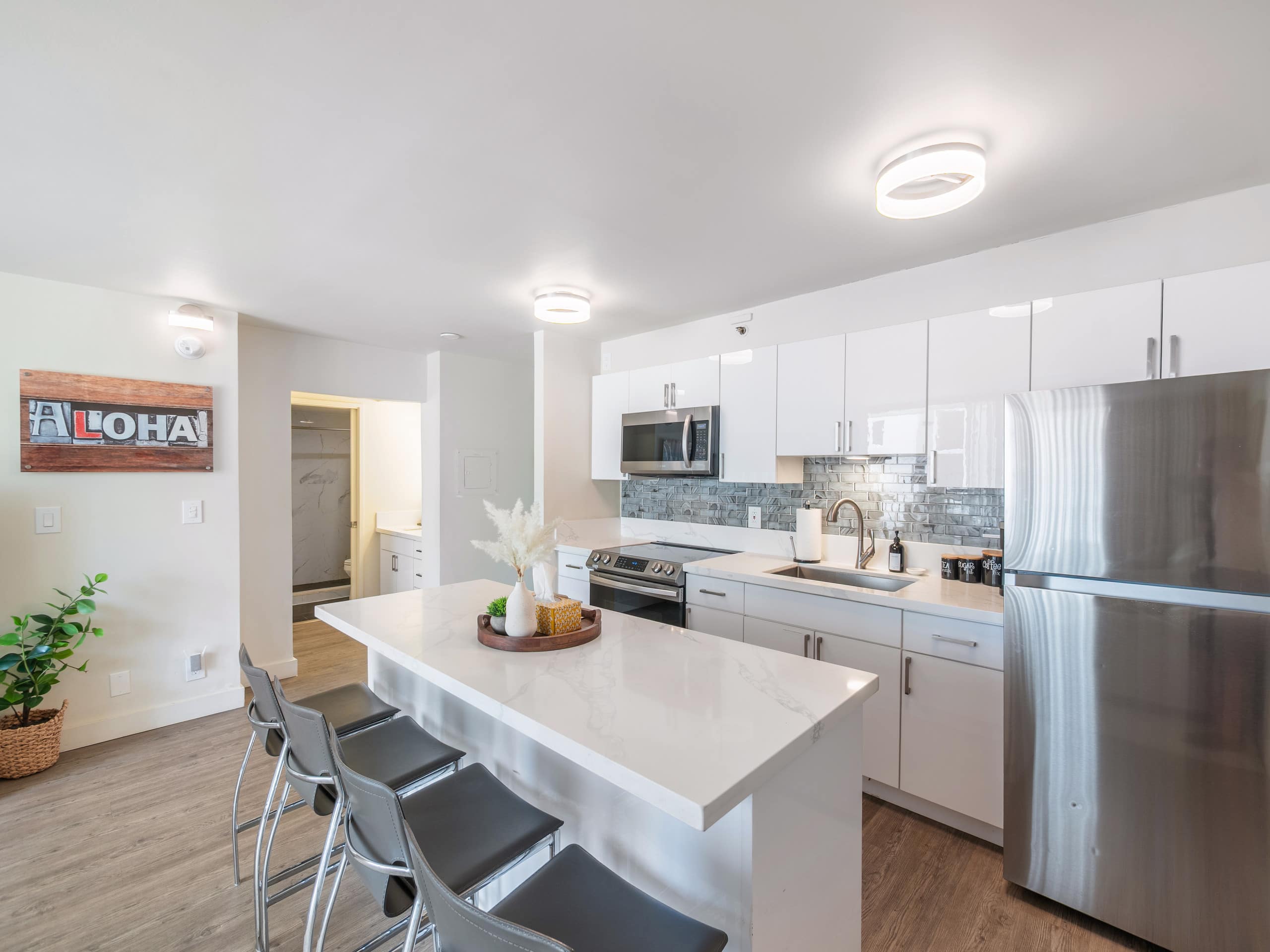 Clean Renovated 1bdrm Waikiki Banyan w/parking - Image 20