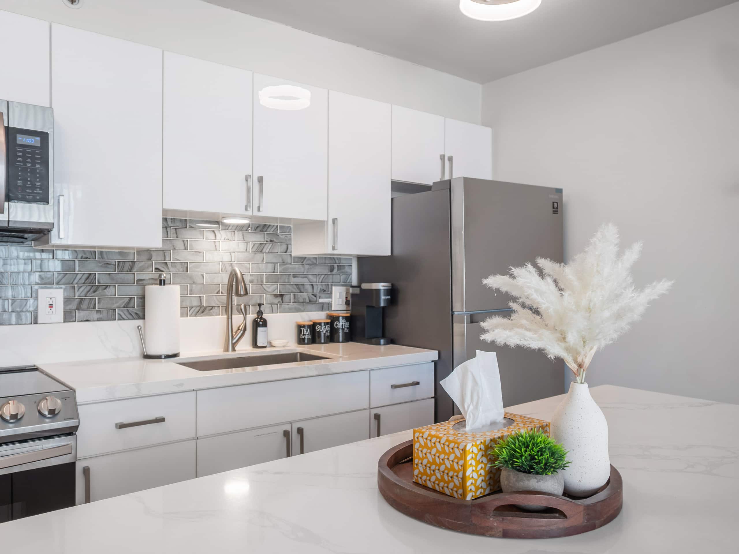 Clean Renovated 1bdrm Waikiki Banyan w/parking - Image 17