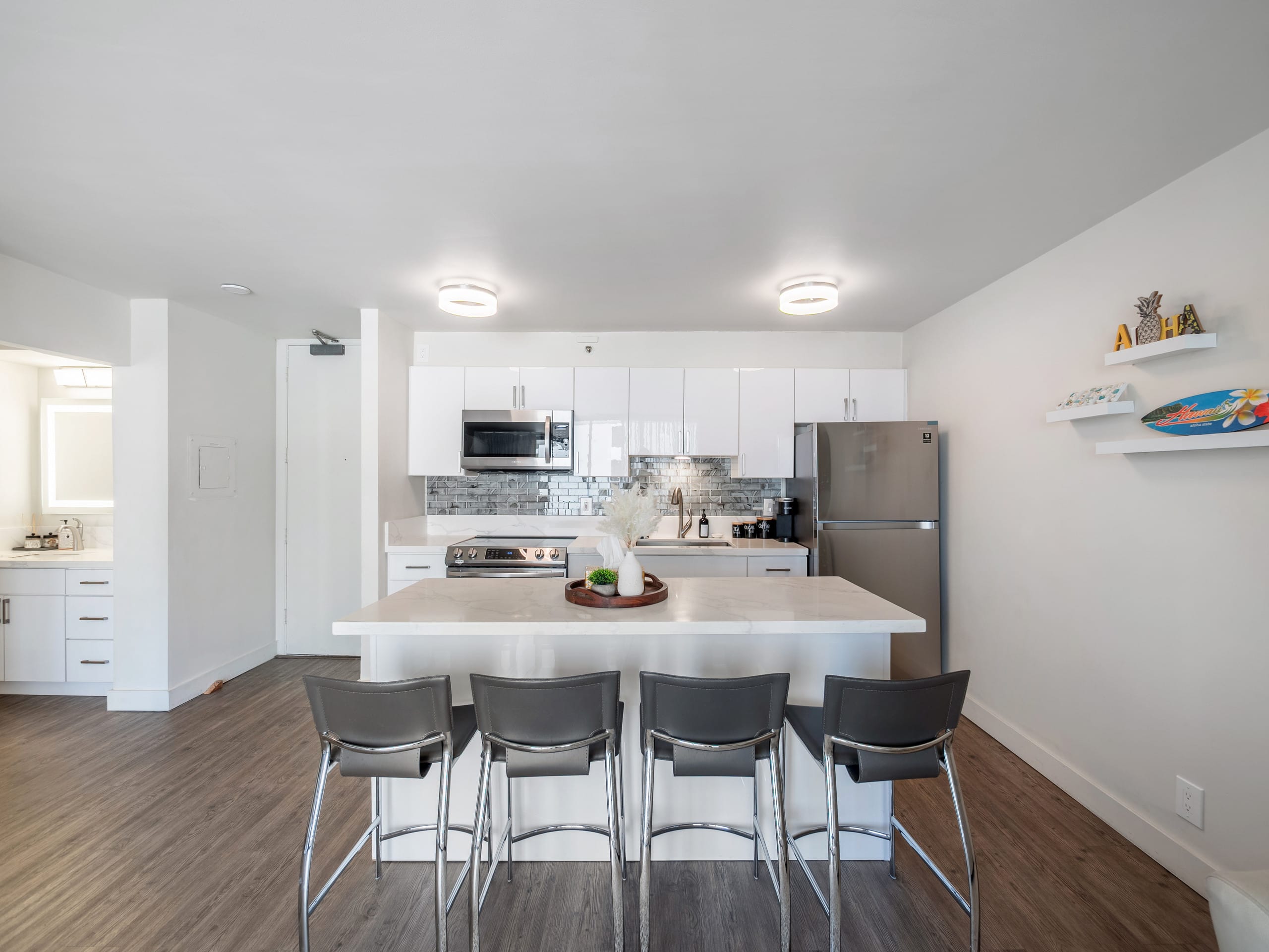 Clean Renovated 1bdrm Waikiki Banyan w/parking - Image 16