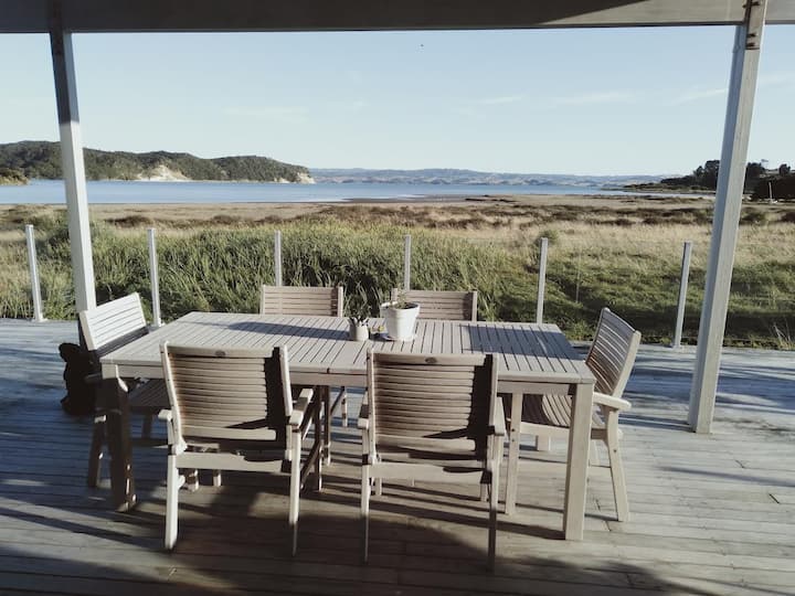 Stunning views with Private Walkway to Estuary! Houses for Rent in