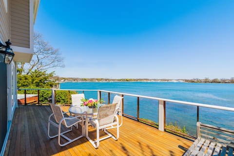 Coastal Holiday Retreat Waterfront, Hot Tub, Beach