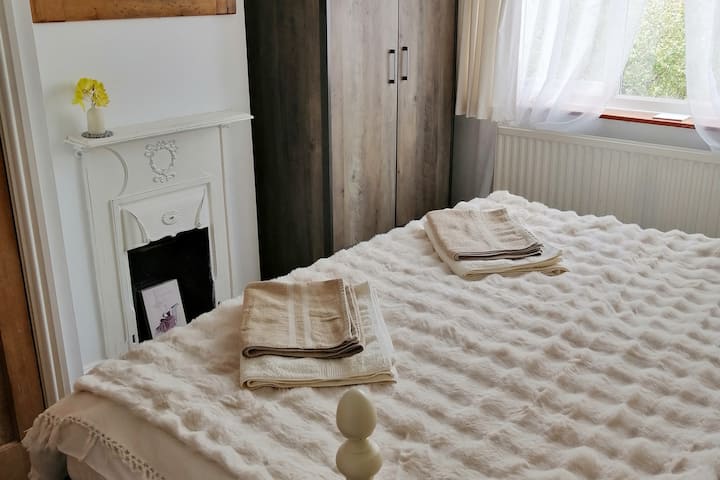Double Room With Super King Bed - Broadway