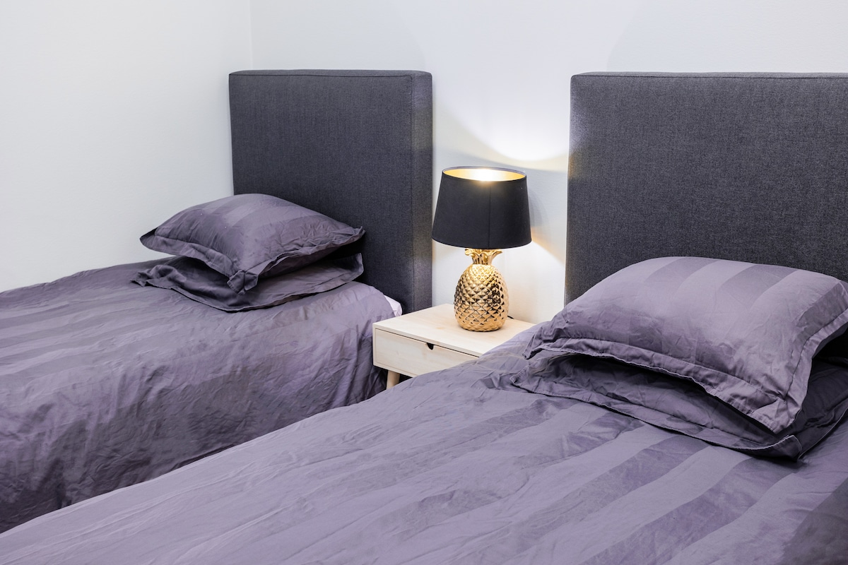 Druga spavaća soba s dva odvojena kreveta 90 x 200 cm. 