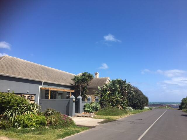 Old Kom Beach House gallery image 2